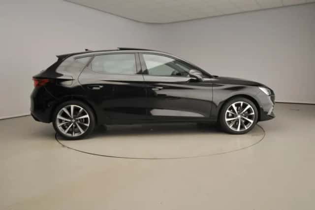 SEAT Leon (2021) thumbnail 4