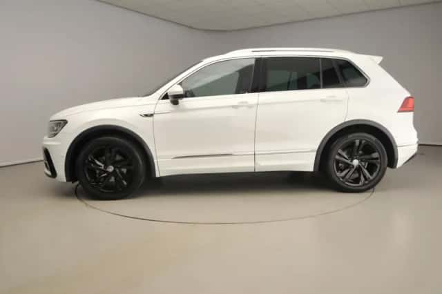Volkswagen Tiguan (2016) thumbnail 2