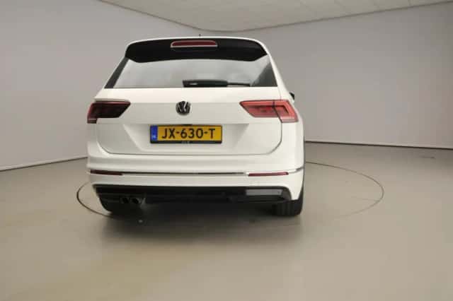 Volkswagen Tiguan (2016) thumbnail 3