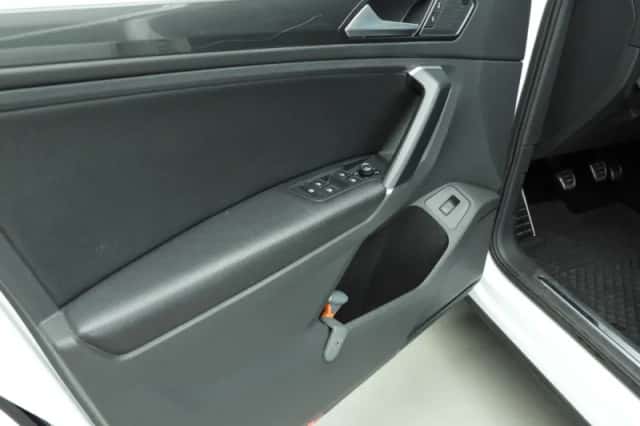 Volkswagen Tiguan (2016) thumbnail 22