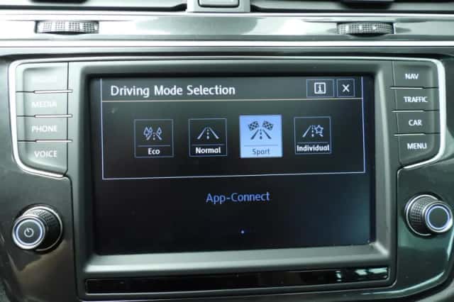 Volkswagen Tiguan (2016) thumbnail 39