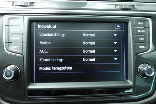 Volkswagen Tiguan (2016) thumbnail 40