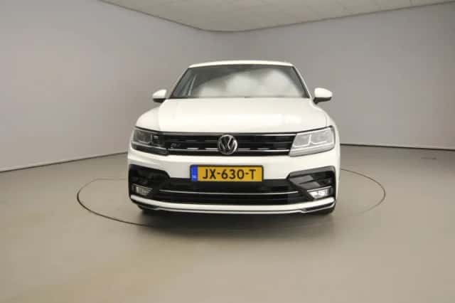 Volkswagen Tiguan (2016) thumbnail 5