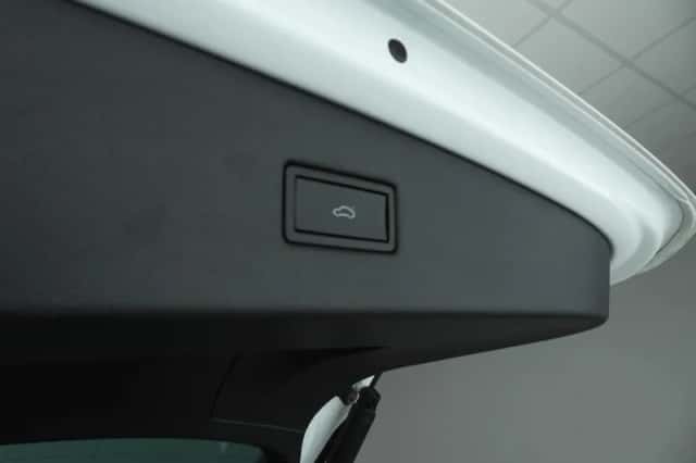 Volkswagen Tiguan (2016) thumbnail 44