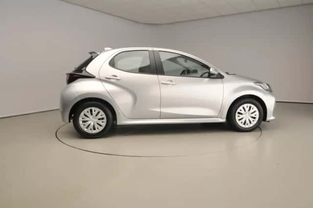 Toyota Yaris (2022) thumbnail 4