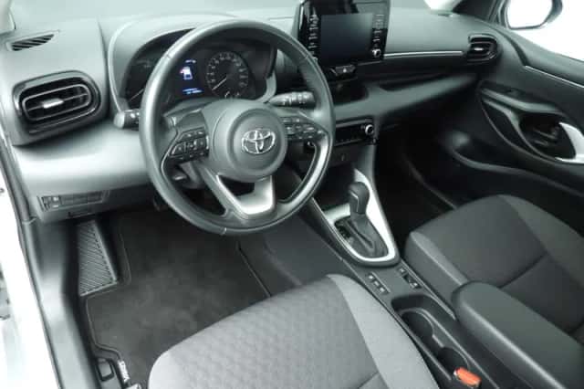 Toyota Yaris (2022) thumbnail 6
