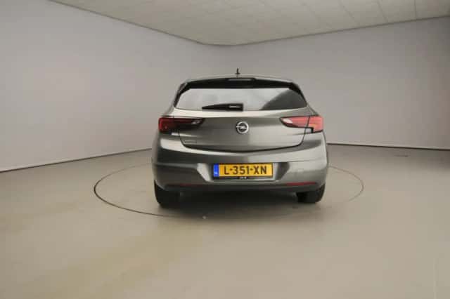 Opel Astra (2021) thumbnail 3