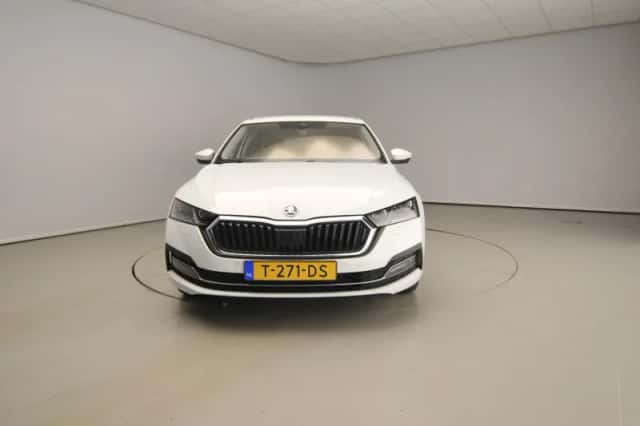 Škoda Octavia (2021) thumbnail 5