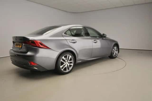 Lexus IS (2020) thumbnail 2