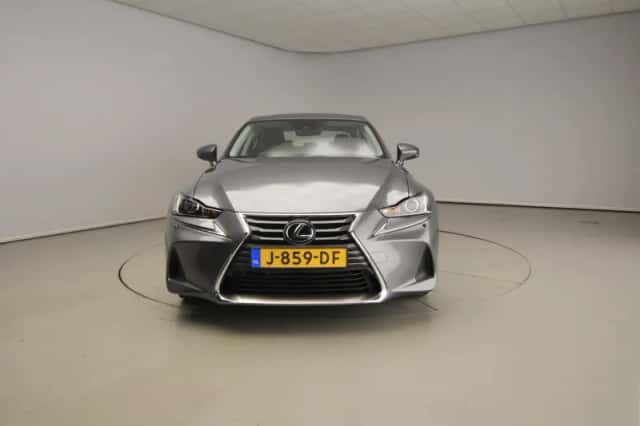 Lexus IS (2020) thumbnail 5