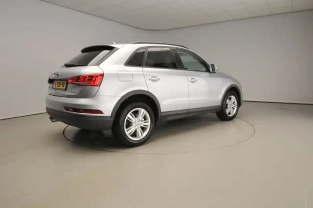Audi Q3 (2017) thumbnail 2
