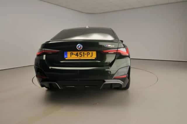 BMW i4 (2022) thumbnail 3