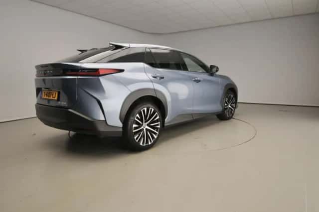 Lexus RZ (2023) thumbnail 2