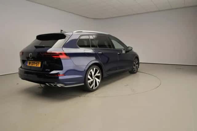 Volkswagen Golf (2022) thumbnail 2