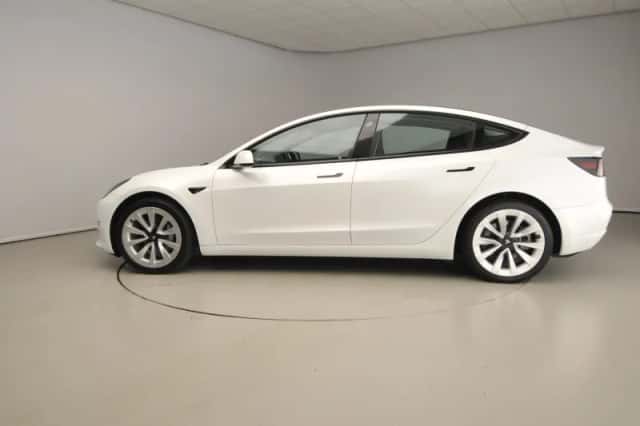 Tesla Model 3 (2021) thumbnail 3