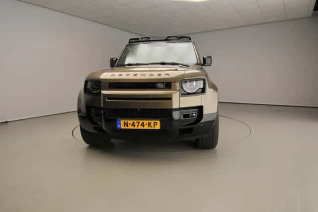 Land Rover Defender (2021) thumbnail 5