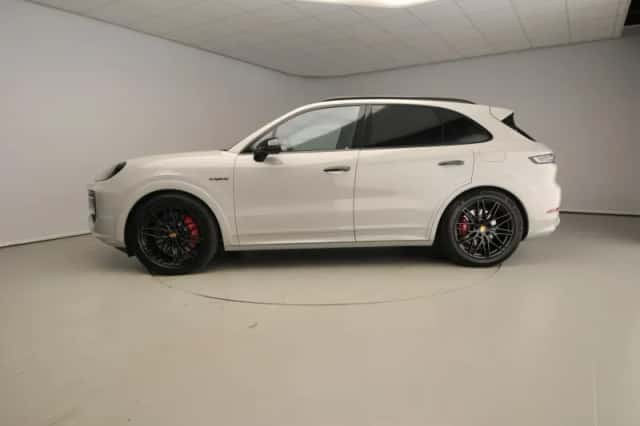 Porsche Cayenne (2024) thumbnail 3