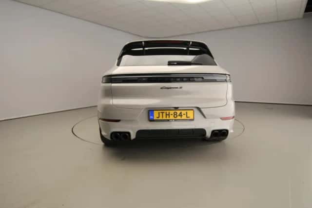 Porsche Cayenne (2024) thumbnail 5