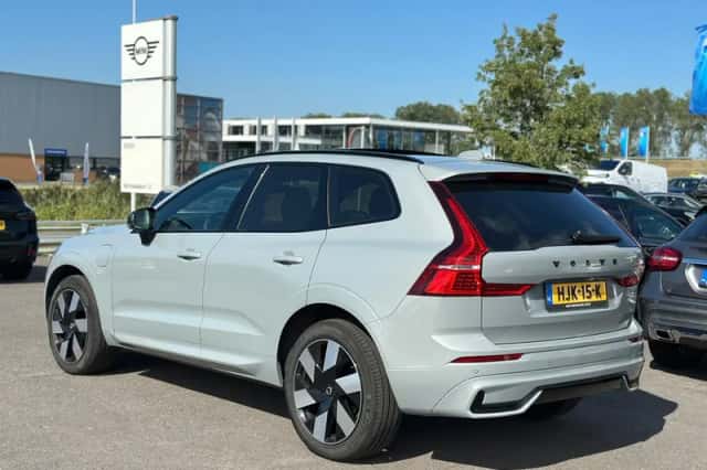 Volvo XC60 (2024) thumbnail 2