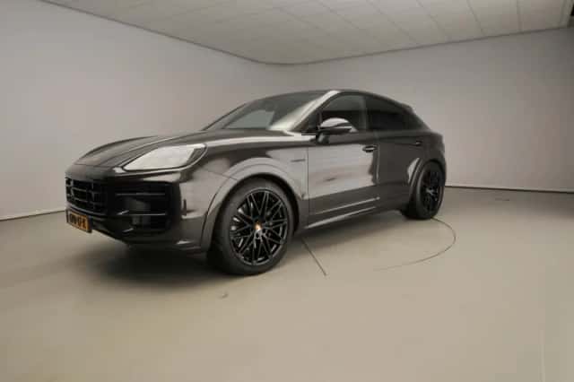 Porsche Cayenne (2024) thumbnail 1