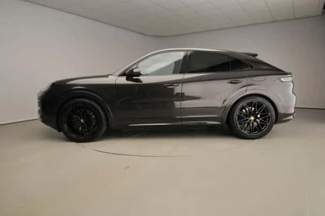 Porsche Cayenne (2024) thumbnail 2