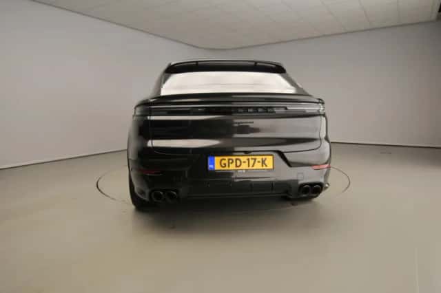 Porsche Cayenne (2024) thumbnail 3