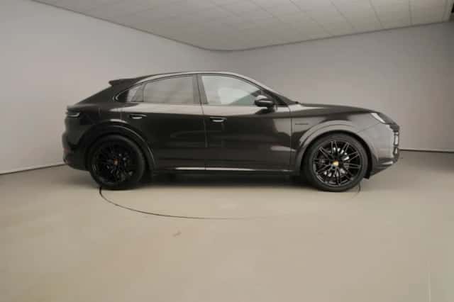 Porsche Cayenne (2024) thumbnail 4