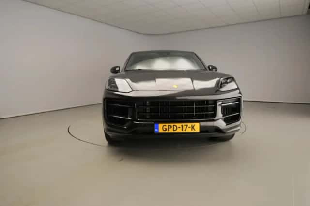 Porsche Cayenne (2024) thumbnail 5