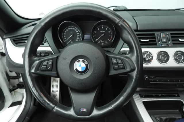 BMW Z4 (2010) thumbnail 11
