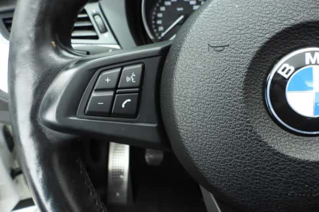 BMW Z4 (2010) thumbnail 13