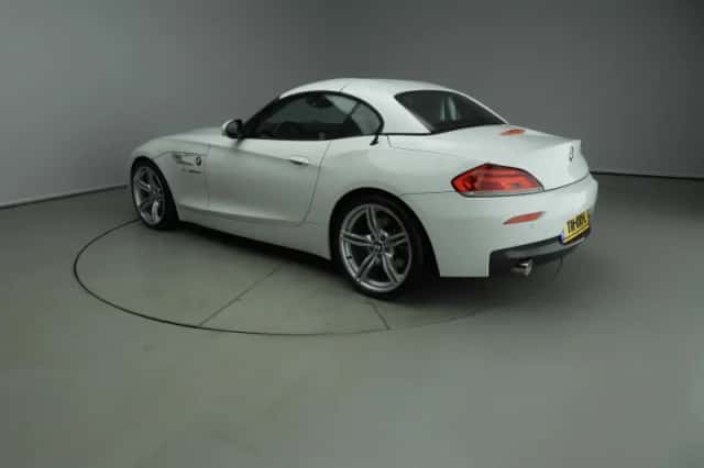 BMW Z4 (2010) thumbnail 19