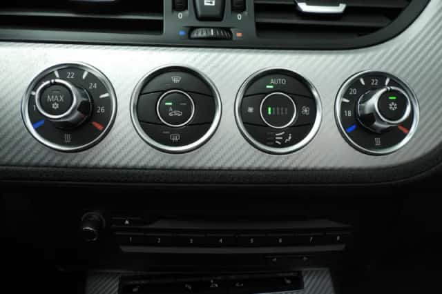 BMW Z4 (2010) thumbnail 31