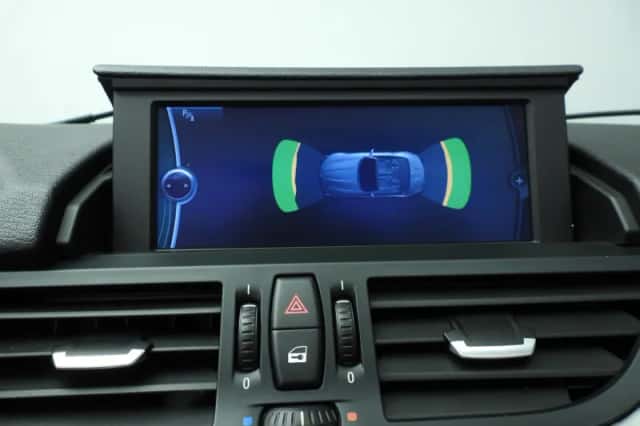 BMW Z4 (2010) thumbnail 38