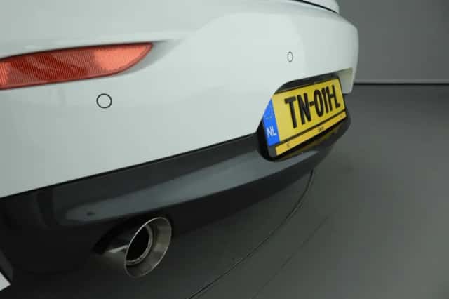 BMW Z4 (2010) thumbnail 41