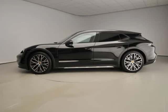 Porsche Taycan (2022) thumbnail 2