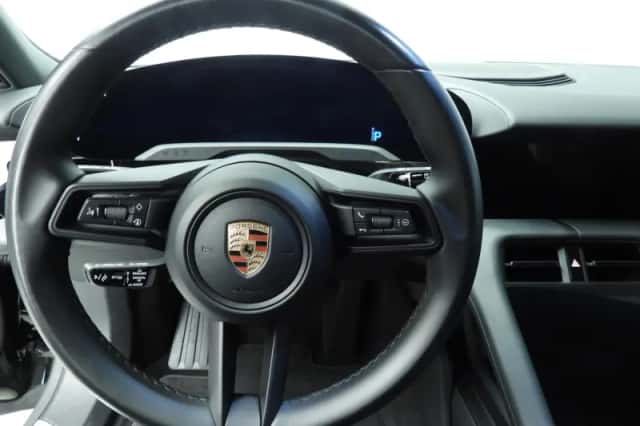 Porsche Taycan (2022) thumbnail 11