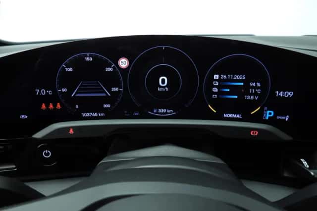 Porsche Taycan (2022) thumbnail 12
