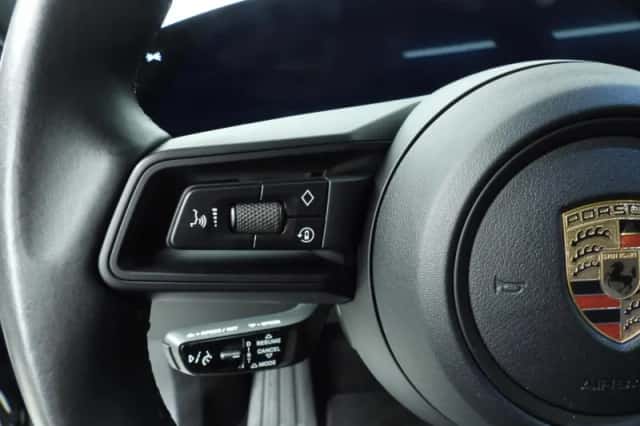 Porsche Taycan (2022) thumbnail 13