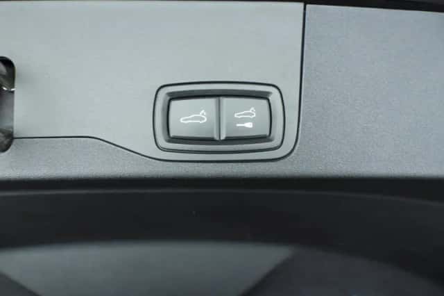 Porsche Taycan (2022) thumbnail 38