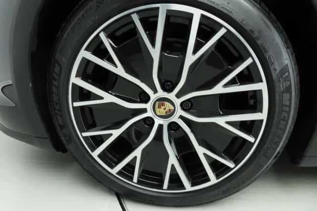 Porsche Taycan (2022) thumbnail 44