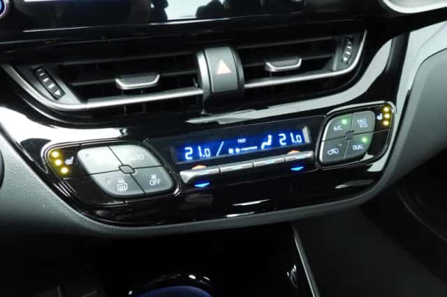 Toyota C-HR (2020) thumbnail 14