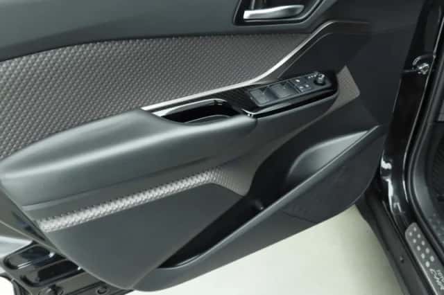 Toyota C-HR (2020) thumbnail 19