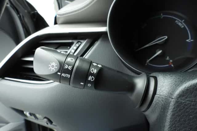 Toyota C-HR (2020) thumbnail 24