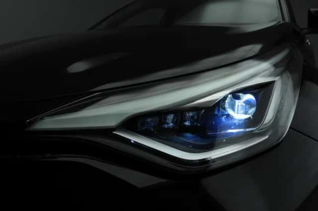 Toyota C-HR (2020) thumbnail 36