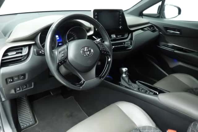 Toyota C-HR (2020) thumbnail 6