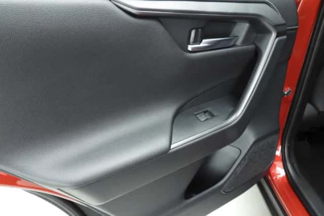 Toyota RAV4 (2024) thumbnail 18