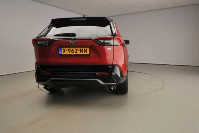 Toyota RAV4 (2024) thumbnail 3