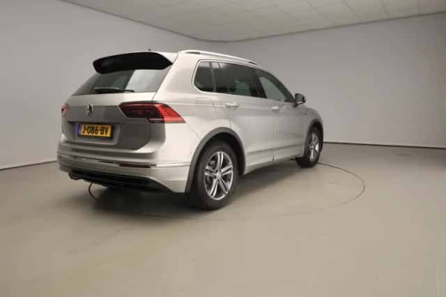 Volkswagen Tiguan (2020) thumbnail 2