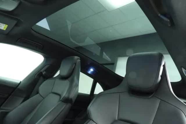 Porsche Taycan (2022) thumbnail 23