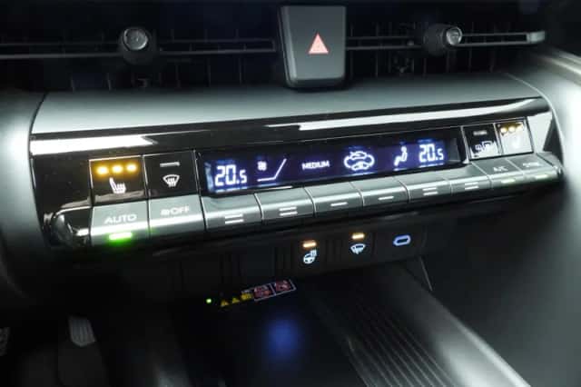 Toyota C-HR (2024) thumbnail 14